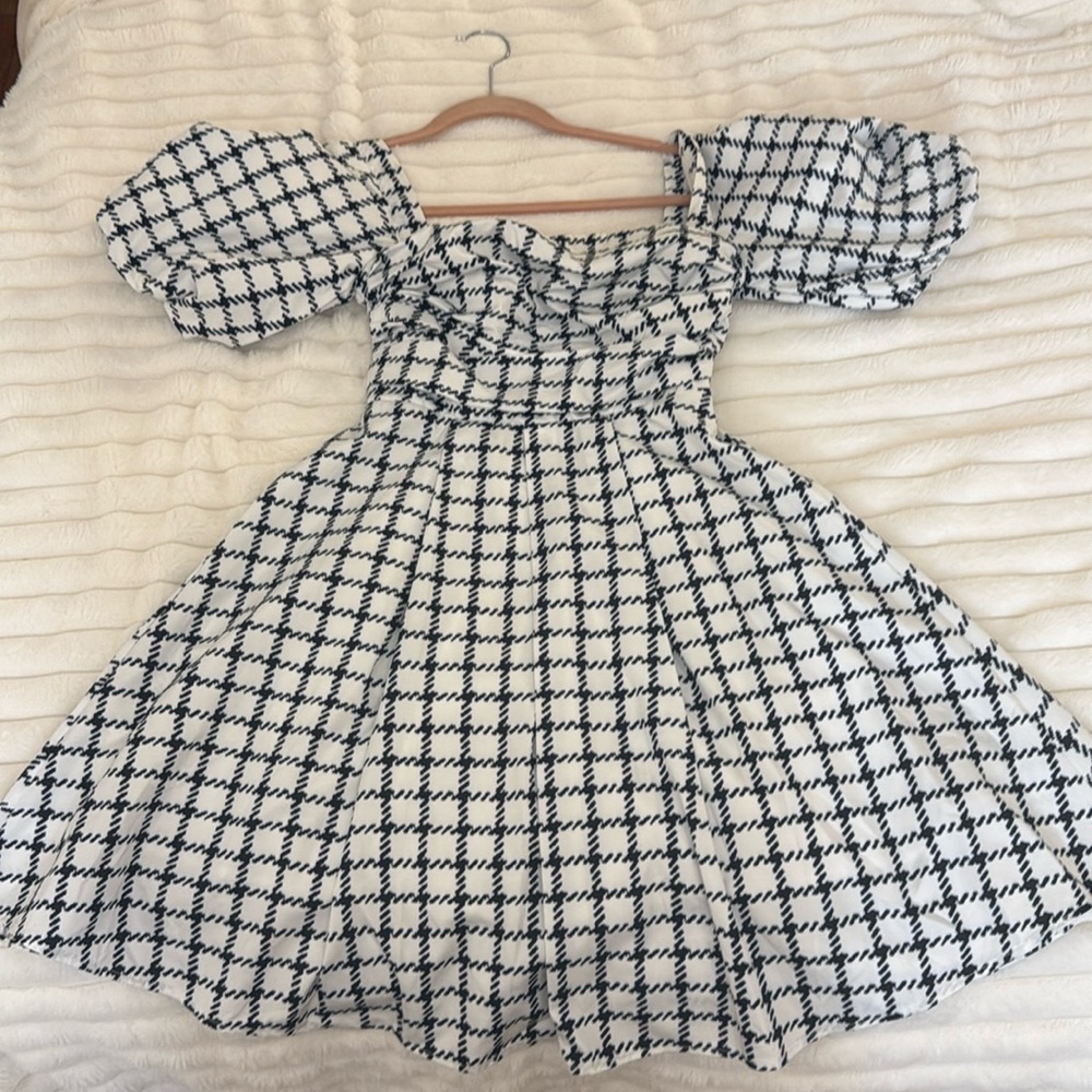 White and black puff sleeve mini dress